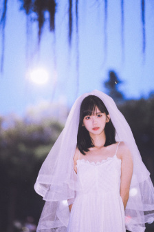 女生下面流出白色粘稠物是因为什么